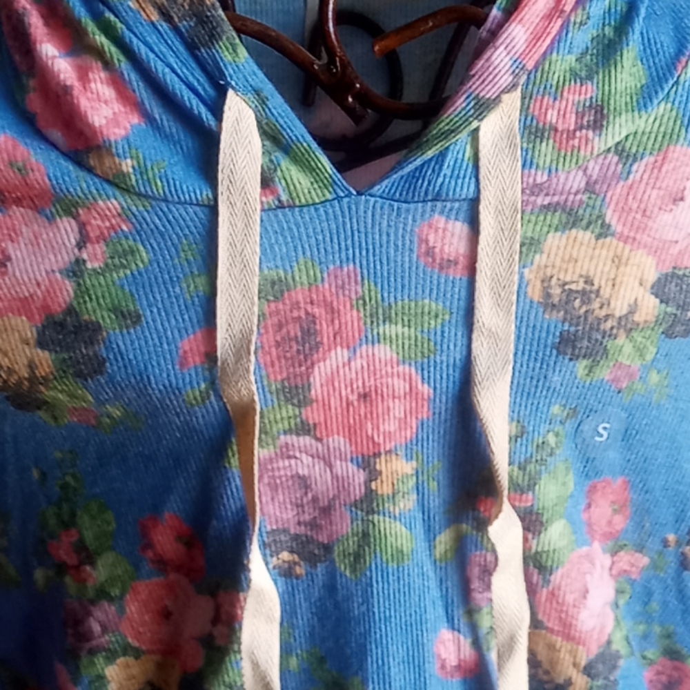 Top - Picture 2 of 7